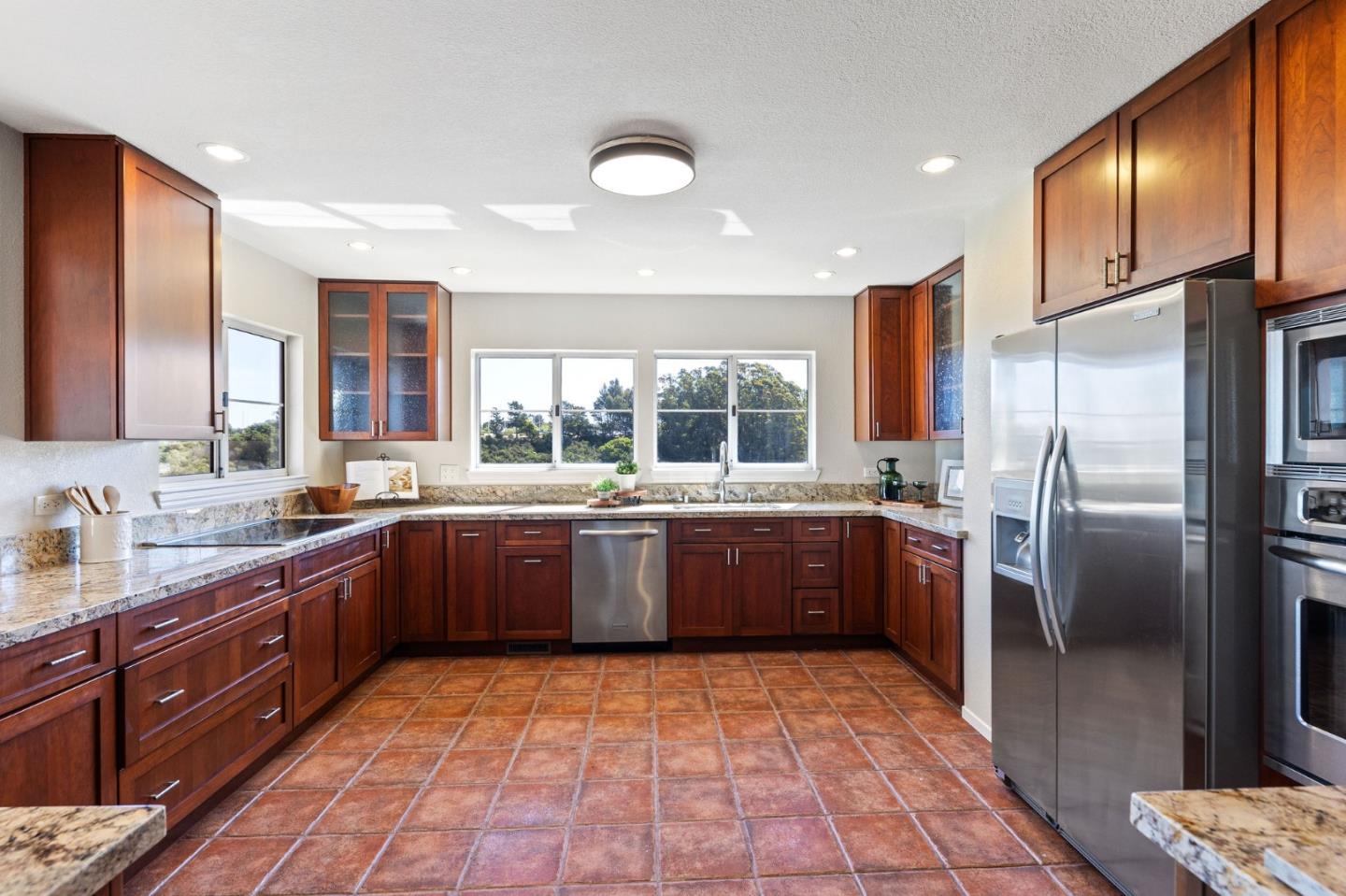 Detail Gallery Image 23 of 95 For 35 Anguido Ct, Hillsborough,  CA 94010 - 4 Beds | 2/1 Baths