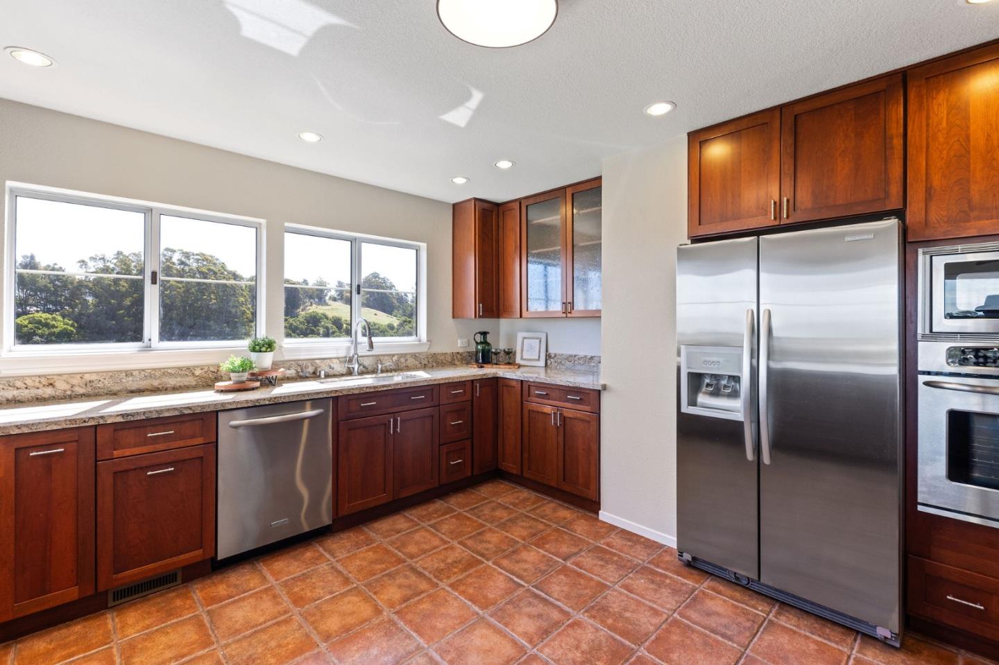 Detail Gallery Image 25 of 95 For 35 Anguido Ct, Hillsborough,  CA 94010 - 4 Beds | 2/1 Baths