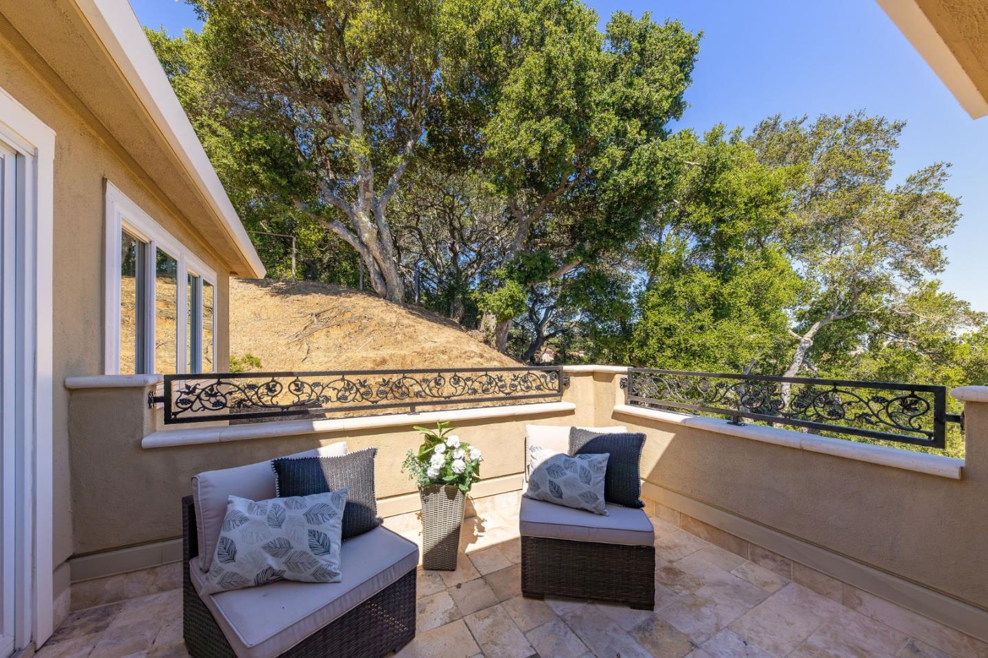 Detail Gallery Image 35 of 95 For 35 Anguido Ct, Hillsborough,  CA 94010 - 4 Beds | 2/1 Baths