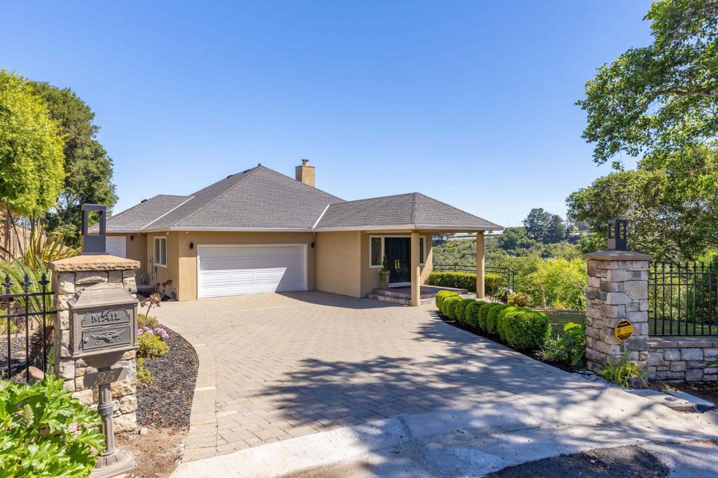 Detail Gallery Image 4 of 95 For 35 Anguido Ct, Hillsborough,  CA 94010 - 4 Beds | 2/1 Baths
