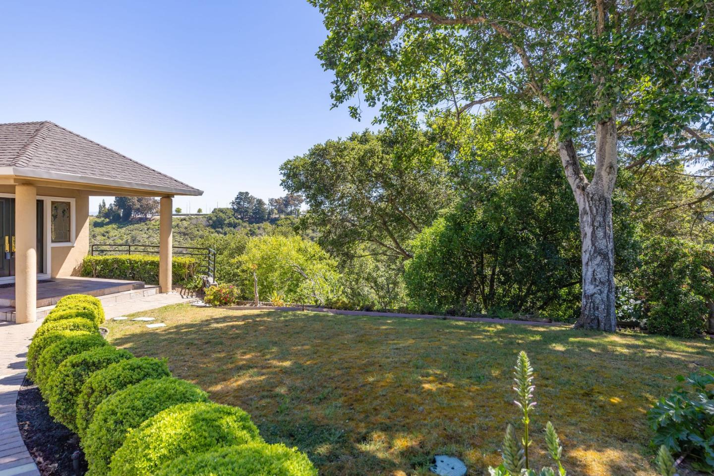 Detail Gallery Image 5 of 95 For 35 Anguido Ct, Hillsborough,  CA 94010 - 4 Beds | 2/1 Baths