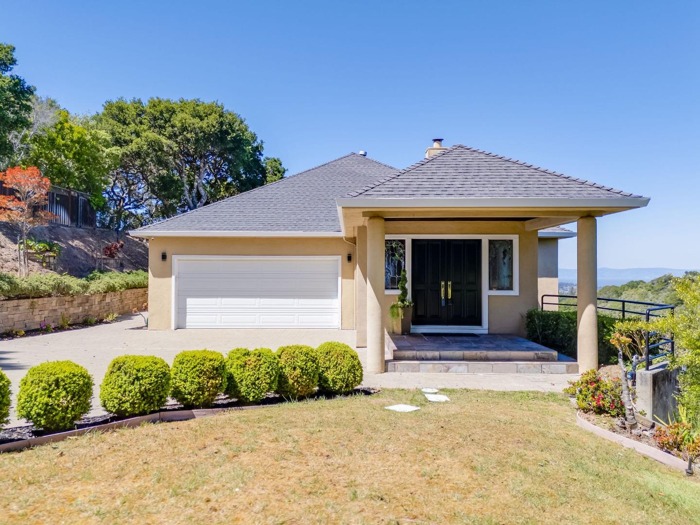Detail Gallery Image 6 of 95 For 35 Anguido Ct, Hillsborough,  CA 94010 - 4 Beds | 2/1 Baths
