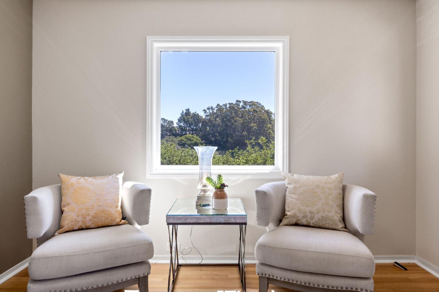 Detail Gallery Image 8 of 95 For 35 Anguido Ct, Hillsborough,  CA 94010 - 4 Beds | 2/1 Baths