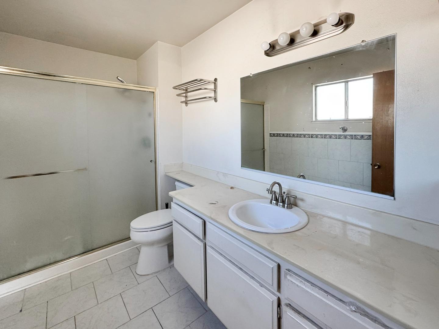 Detail Gallery Image 11 of 13 For 2043 Shellback Pl, San Jose,  CA 95133 - 5 Beds | 2/1 Baths