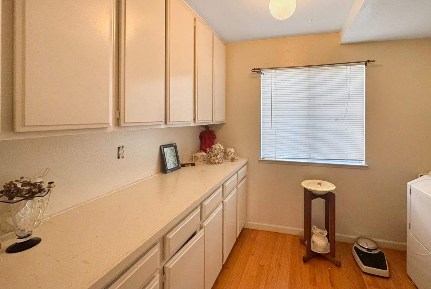 Detail Gallery Image 12 of 13 For 2043 Shellback Pl, San Jose,  CA 95133 - 5 Beds | 2/1 Baths