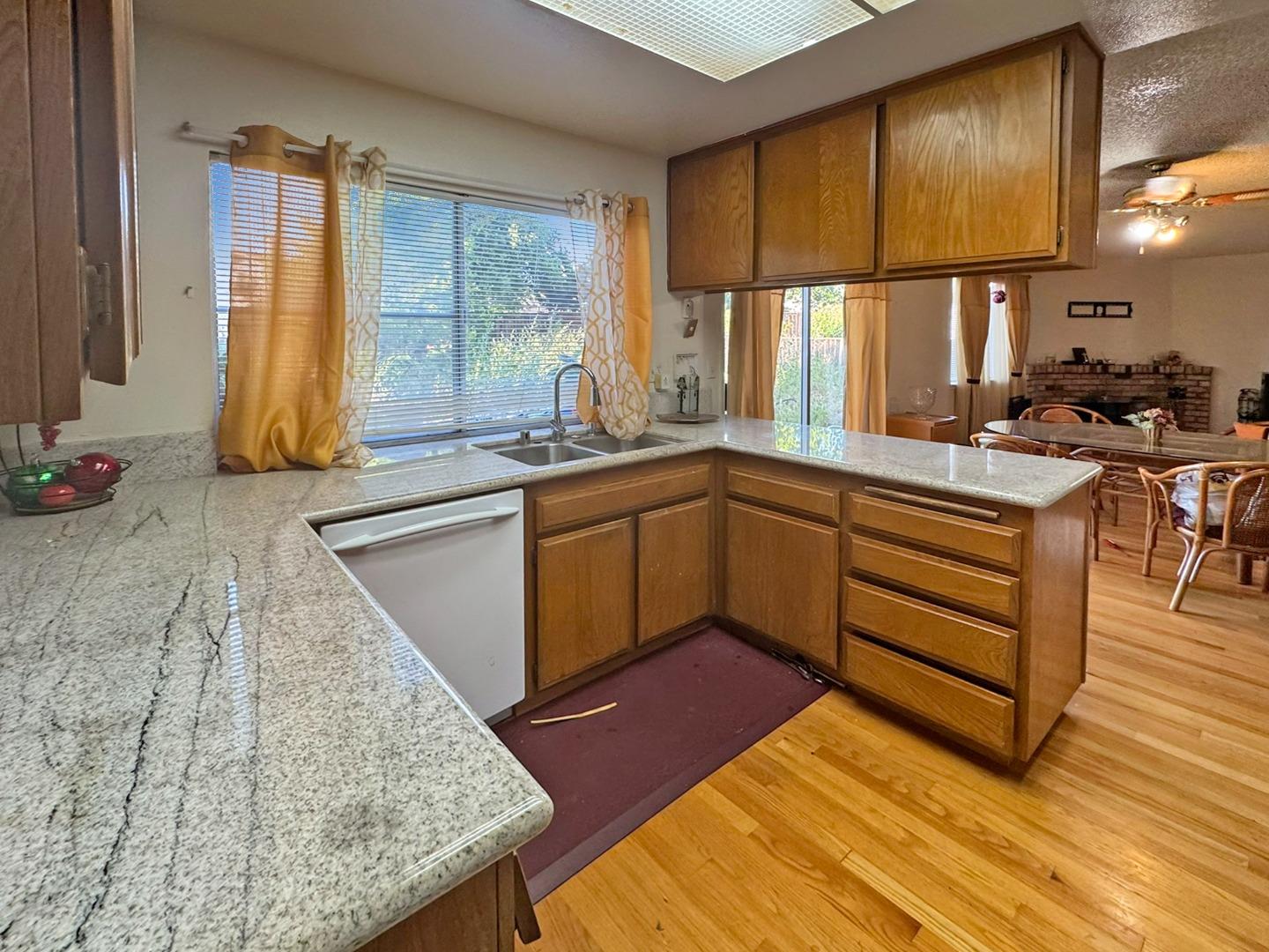 Detail Gallery Image 3 of 13 For 2043 Shellback Pl, San Jose,  CA 95133 - 5 Beds | 2/1 Baths