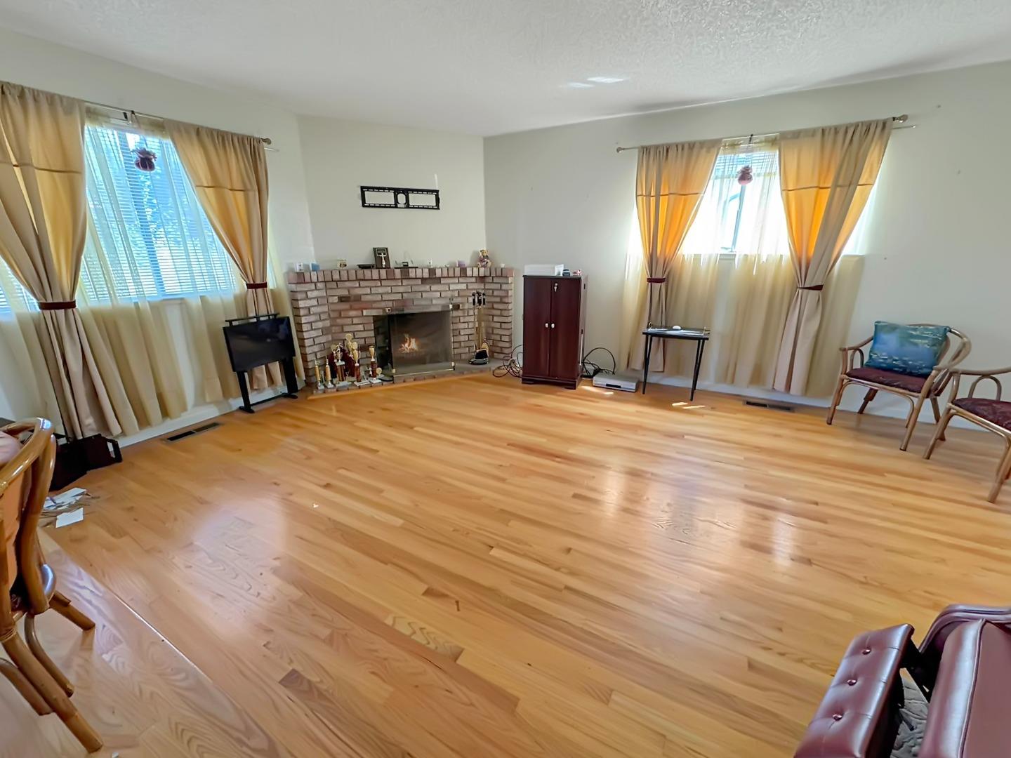 Detail Gallery Image 6 of 13 For 2043 Shellback Pl, San Jose,  CA 95133 - 5 Beds | 2/1 Baths