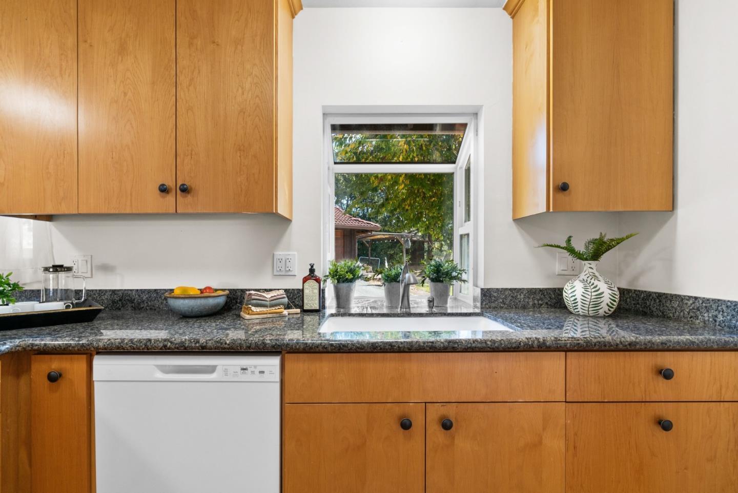 Detail Gallery Image 17 of 56 For 14 Laguna Robles, Carmel Valley,  CA 93924 - 3 Beds | 2 Baths