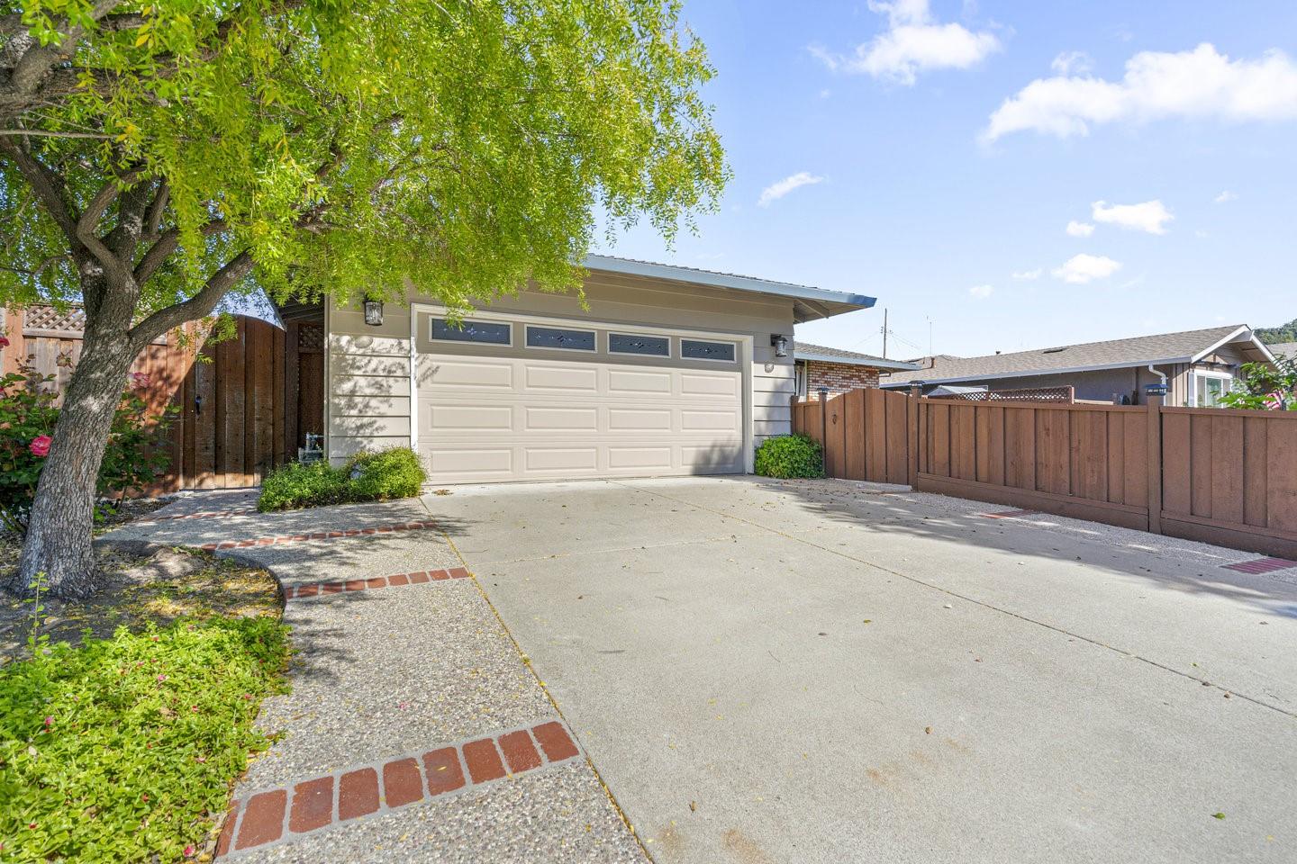 Detail Gallery Image 3 of 48 For 6110 Larios Way, San Jose,  CA 95123 - 3 Beds | 2 Baths