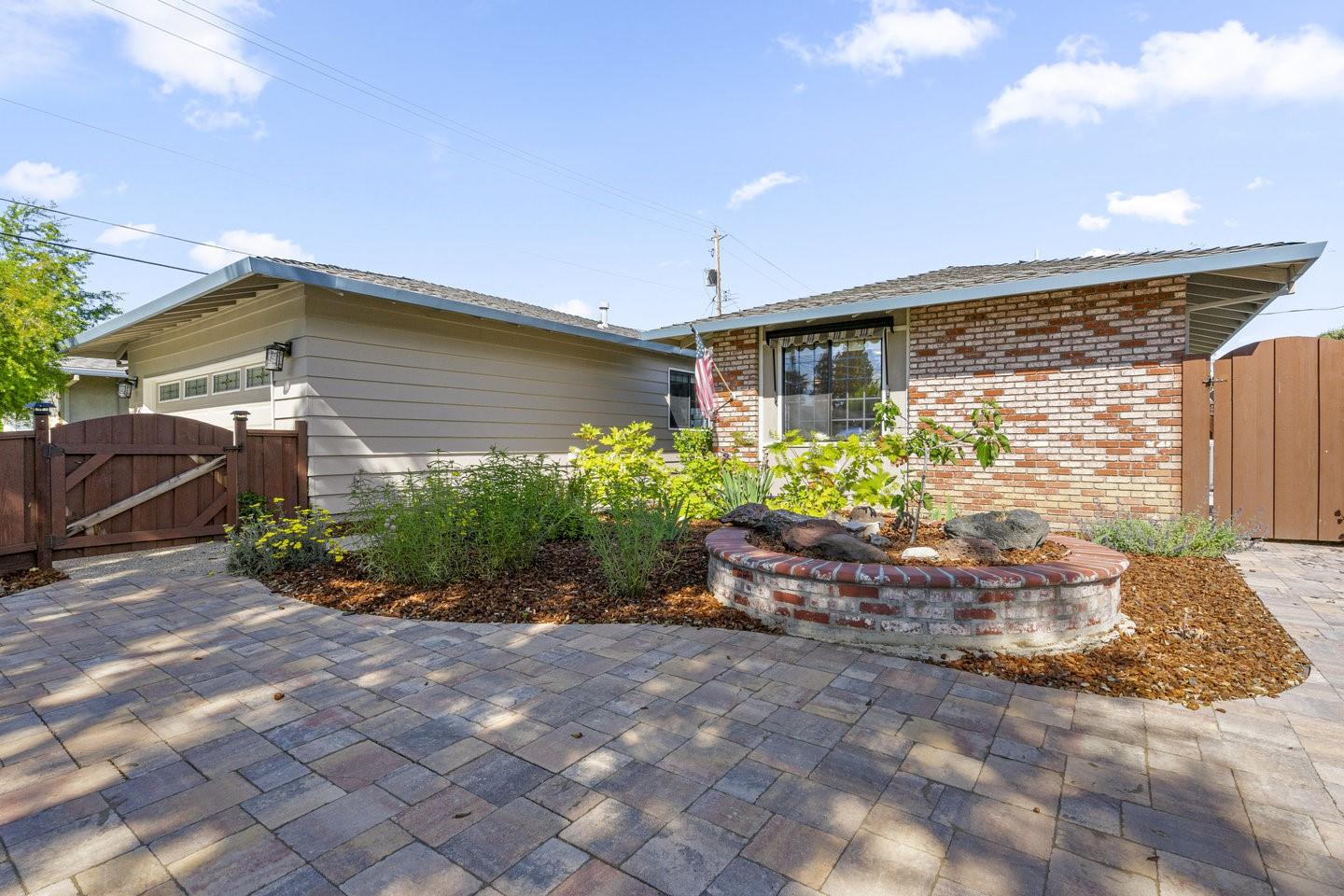 Detail Gallery Image 4 of 48 For 6110 Larios Way, San Jose,  CA 95123 - 3 Beds | 2 Baths