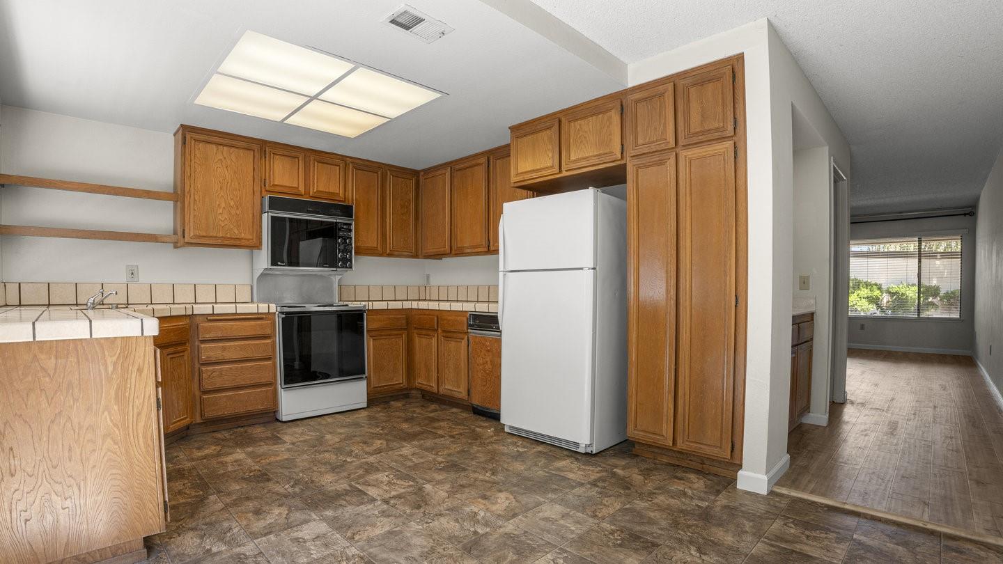 Detail Gallery Image 5 of 31 For 622 N Ahwanee Ter, Sunnyvale,  CA 94085 - 2 Beds | 2/1 Baths