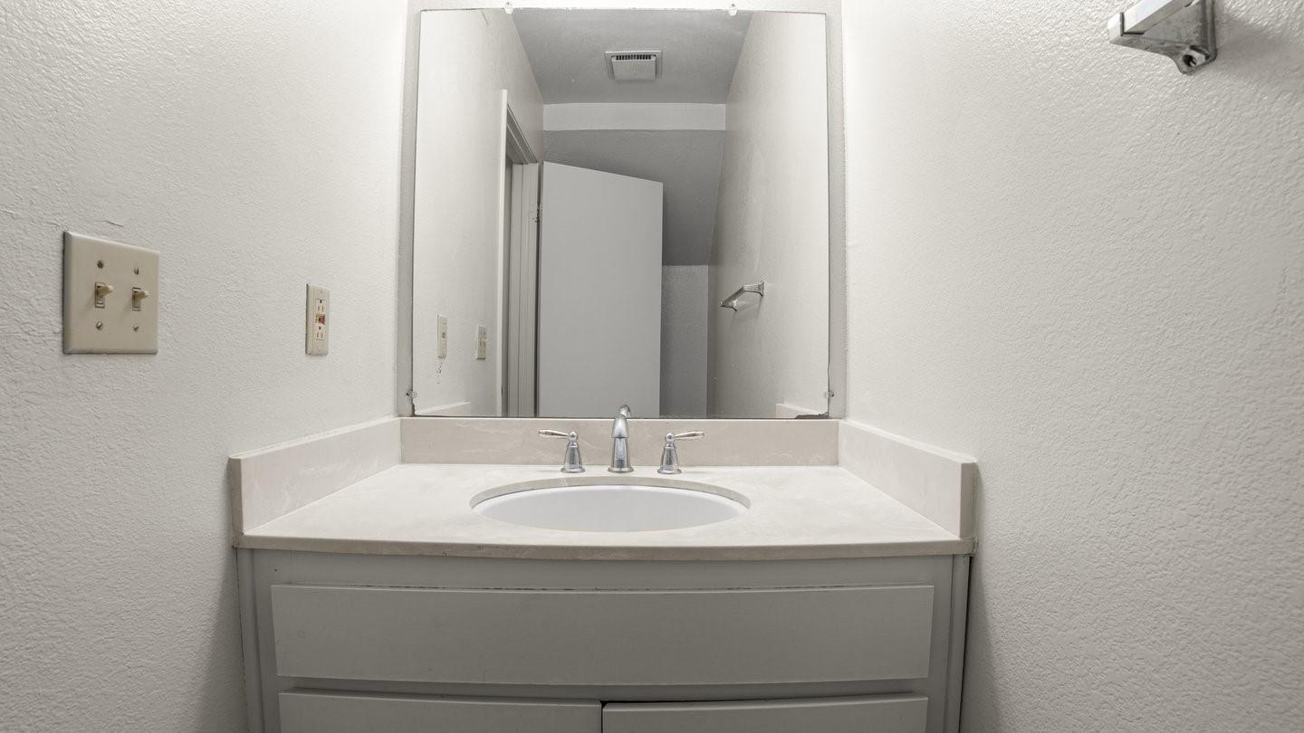 Detail Gallery Image 7 of 31 For 622 N Ahwanee Ter, Sunnyvale,  CA 94085 - 2 Beds | 2/1 Baths