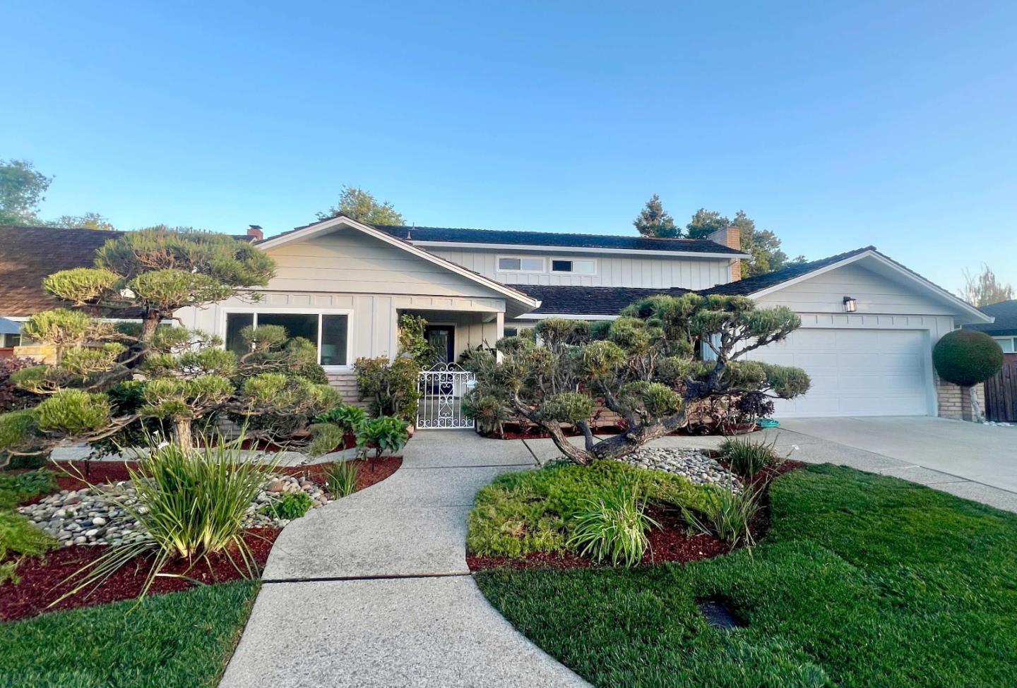 Detail Gallery Image 1 of 24 For 665 Towle Way, Palo Alto,  CA 94306 - 5 Beds | 2/1 Baths