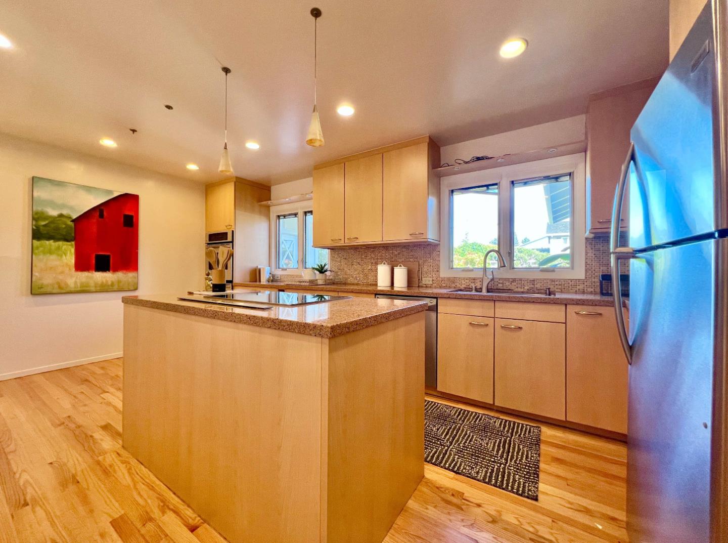 Detail Gallery Image 10 of 24 For 665 Towle Way, Palo Alto,  CA 94306 - 5 Beds | 2/1 Baths