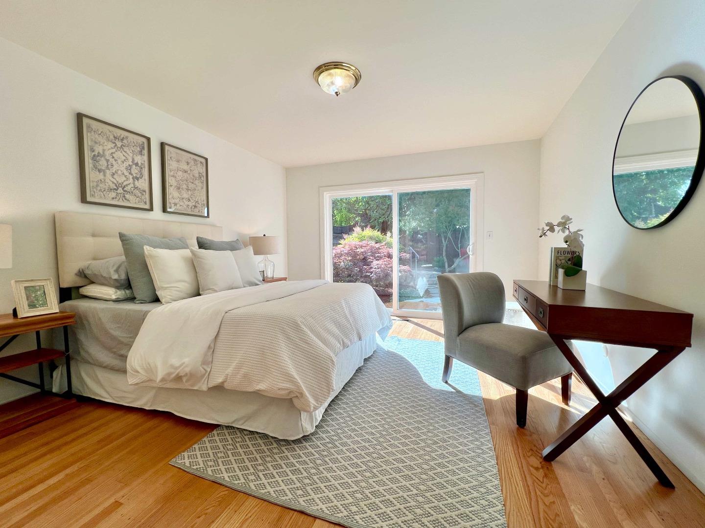 Detail Gallery Image 11 of 24 For 665 Towle Way, Palo Alto,  CA 94306 - 5 Beds | 2/1 Baths
