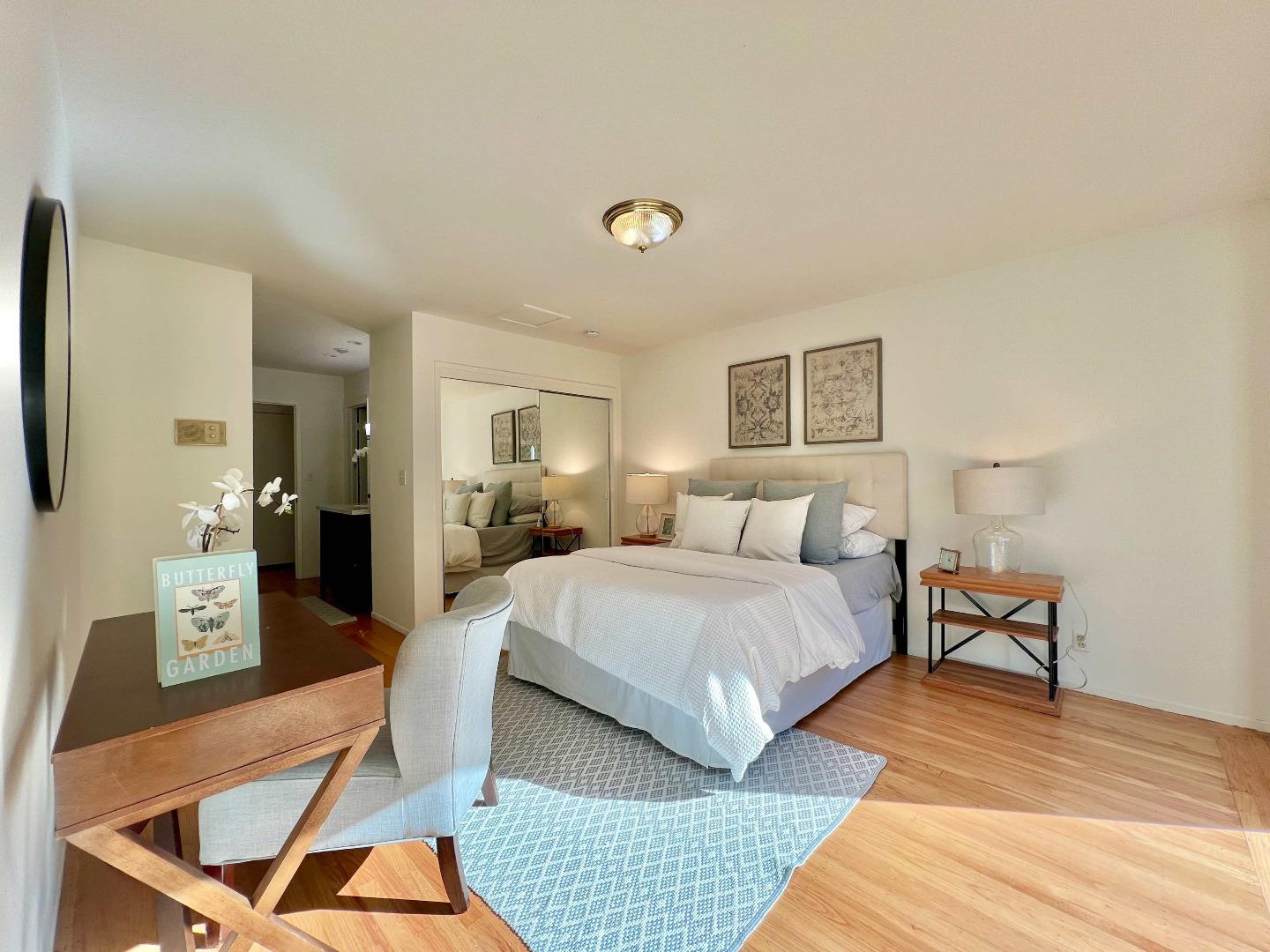Detail Gallery Image 12 of 24 For 665 Towle Way, Palo Alto,  CA 94306 - 5 Beds | 2/1 Baths