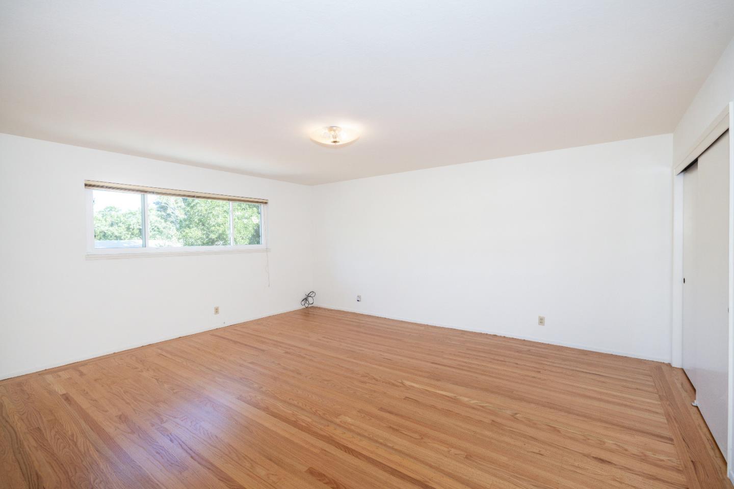 Detail Gallery Image 16 of 24 For 665 Towle Way, Palo Alto,  CA 94306 - 5 Beds | 2/1 Baths