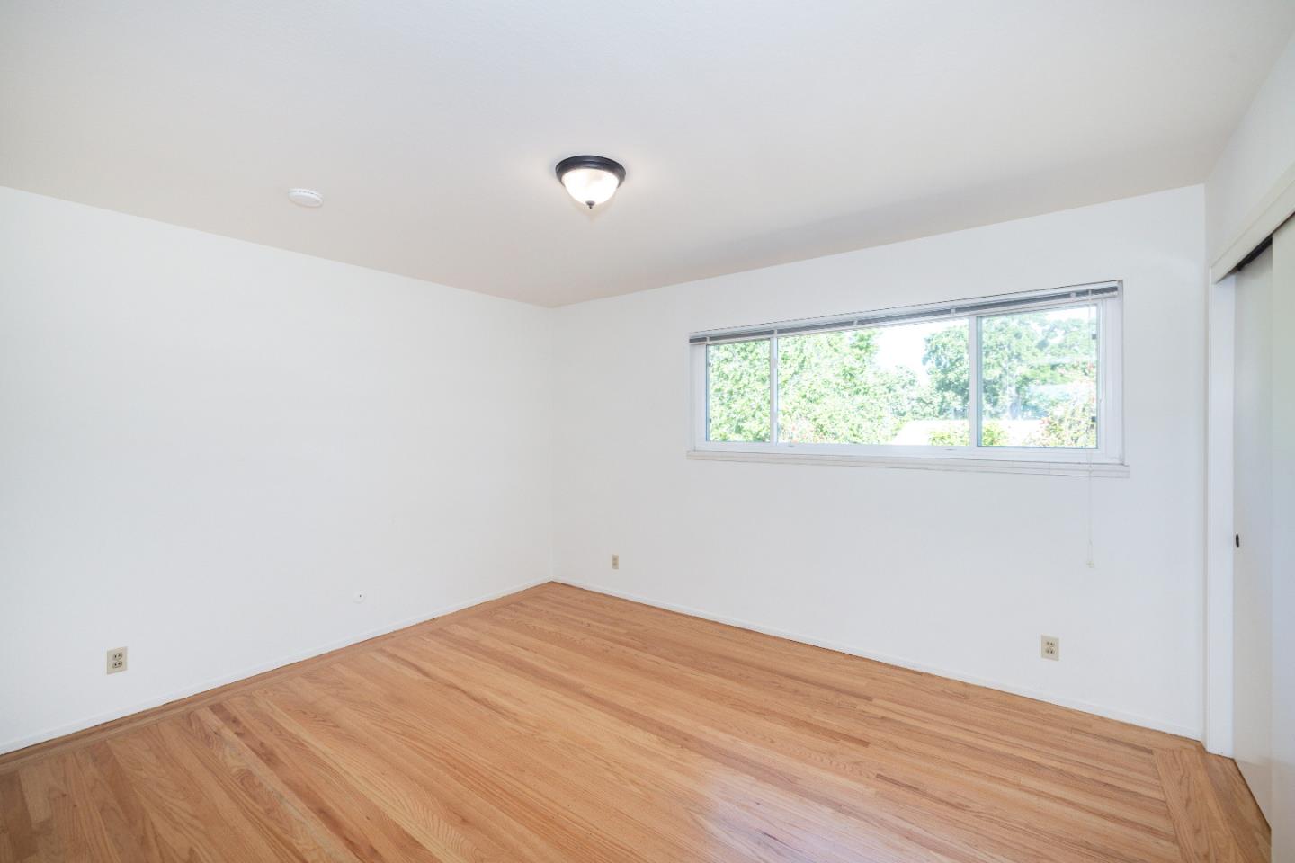 Detail Gallery Image 17 of 24 For 665 Towle Way, Palo Alto,  CA 94306 - 5 Beds | 2/1 Baths