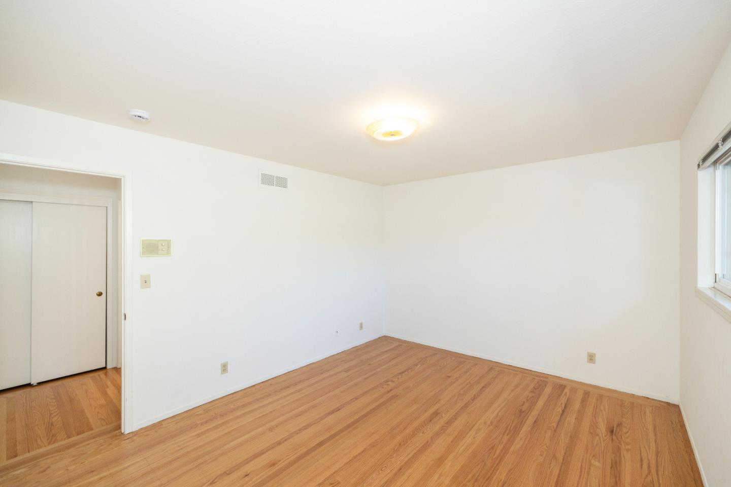 Detail Gallery Image 18 of 24 For 665 Towle Way, Palo Alto,  CA 94306 - 5 Beds | 2/1 Baths
