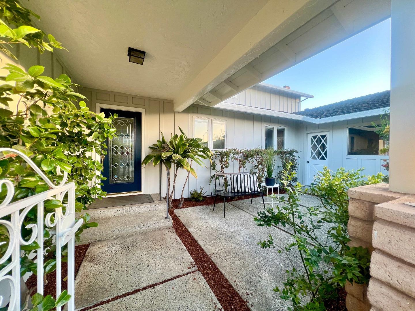 Detail Gallery Image 2 of 24 For 665 Towle Way, Palo Alto,  CA 94306 - 5 Beds | 2/1 Baths