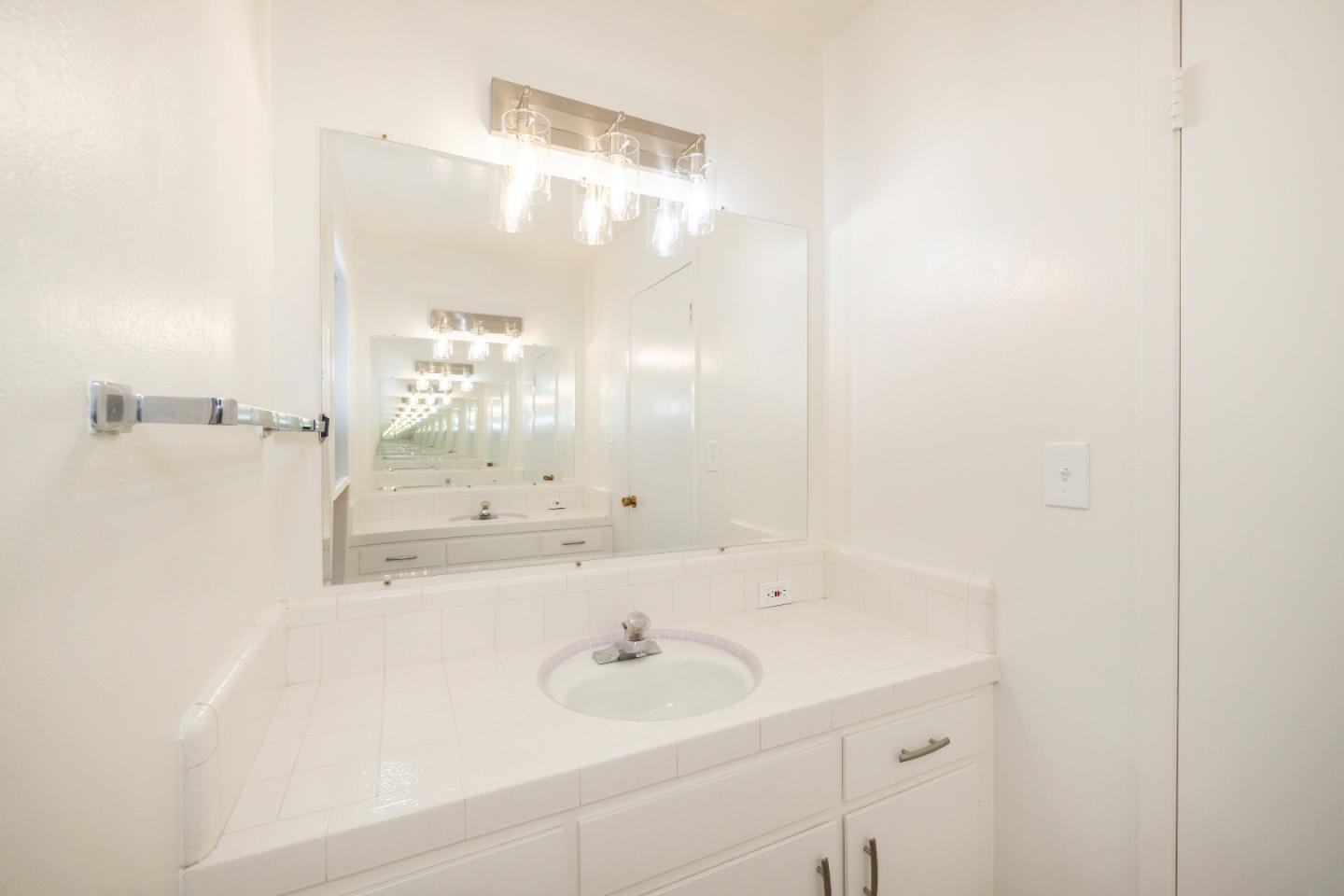 Detail Gallery Image 21 of 24 For 665 Towle Way, Palo Alto,  CA 94306 - 5 Beds | 2/1 Baths