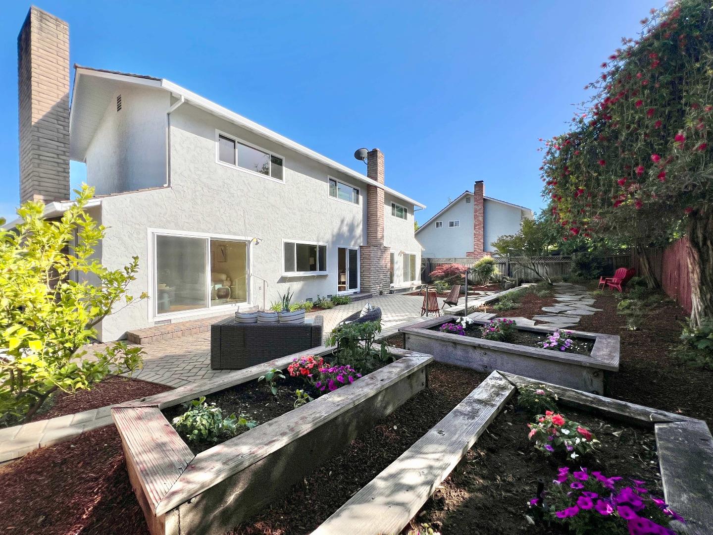 Detail Gallery Image 22 of 24 For 665 Towle Way, Palo Alto,  CA 94306 - 5 Beds | 2/1 Baths