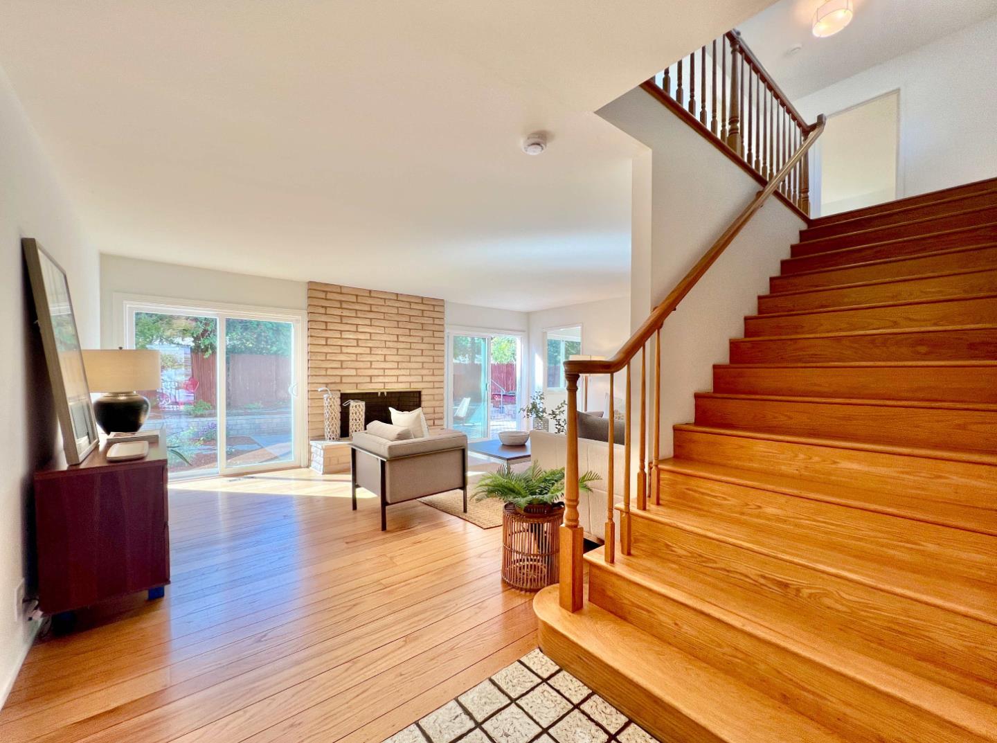 Detail Gallery Image 3 of 24 For 665 Towle Way, Palo Alto,  CA 94306 - 5 Beds | 2/1 Baths