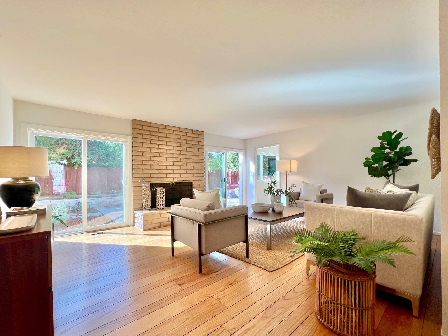 Detail Gallery Image 4 of 24 For 665 Towle Way, Palo Alto,  CA 94306 - 5 Beds | 2/1 Baths