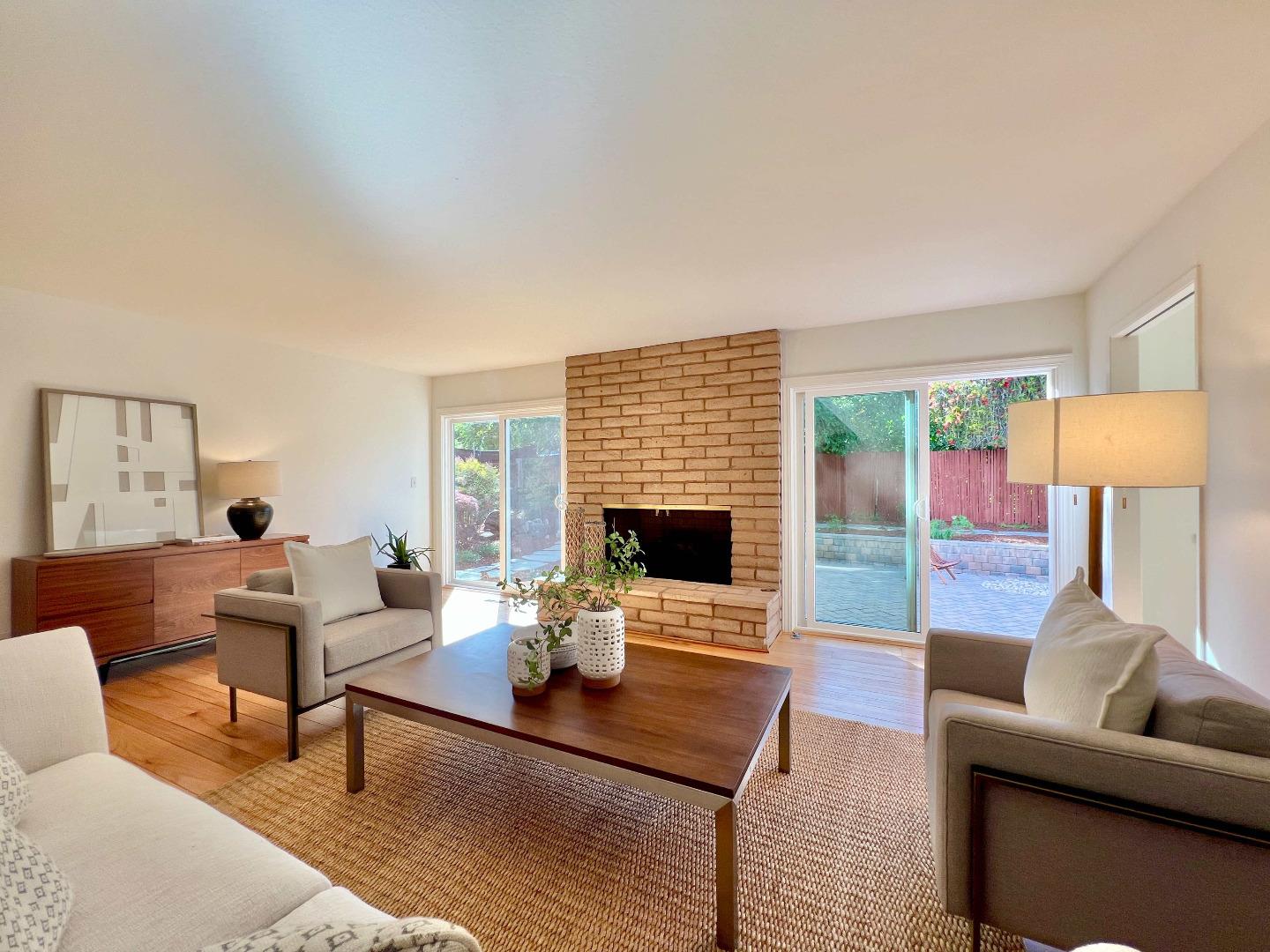 Detail Gallery Image 5 of 24 For 665 Towle Way, Palo Alto,  CA 94306 - 5 Beds | 2/1 Baths