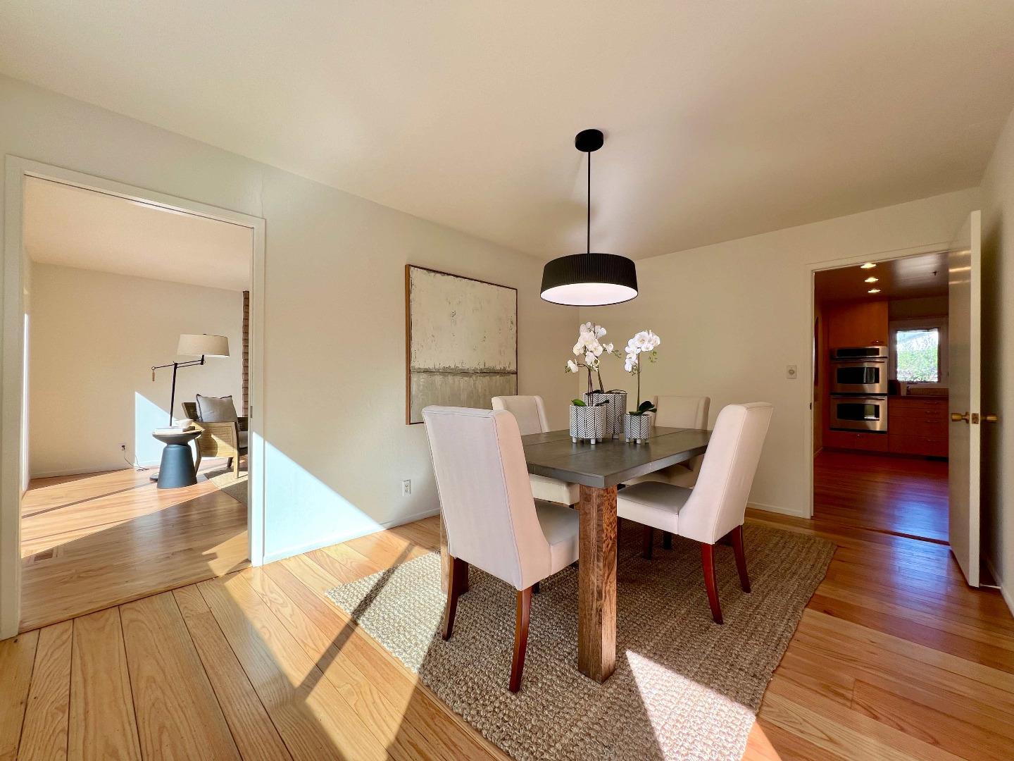 Detail Gallery Image 6 of 24 For 665 Towle Way, Palo Alto,  CA 94306 - 5 Beds | 2/1 Baths