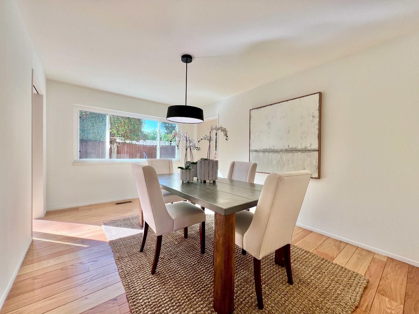 Detail Gallery Image 7 of 24 For 665 Towle Way, Palo Alto,  CA 94306 - 5 Beds | 2/1 Baths