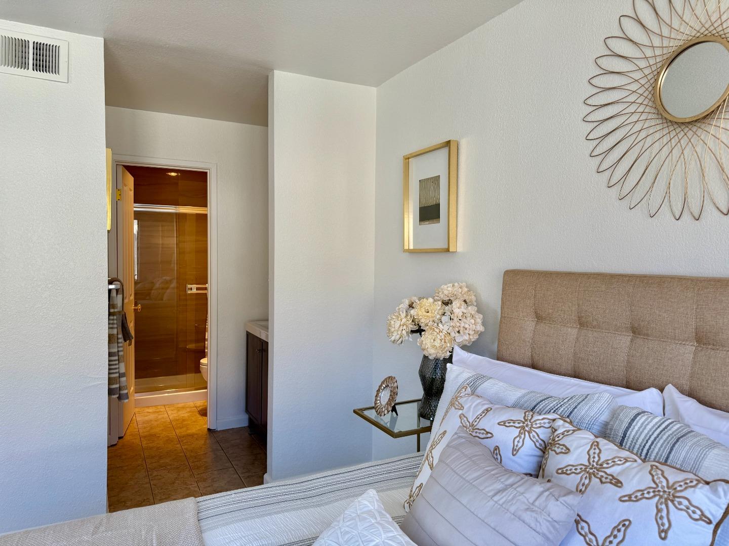 Detail Gallery Image 10 of 24 For 1657 Branham Park Ct, San Jose,  CA 95118 - 2 Beds | 2 Baths