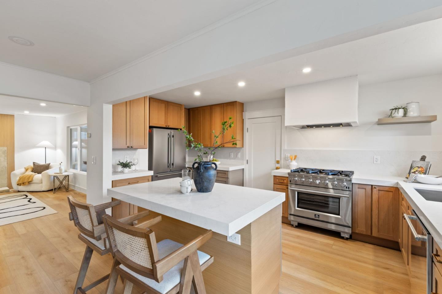 Detail Gallery Image 11 of 27 For 308 Cedar St, San Carlos,  CA 94070 - 4 Beds | 2 Baths