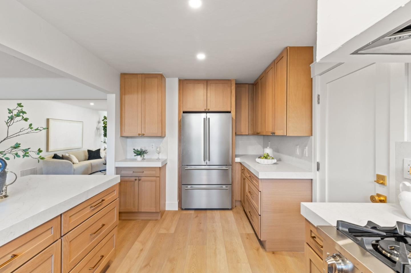 Detail Gallery Image 12 of 27 For 308 Cedar St, San Carlos,  CA 94070 - 4 Beds | 2 Baths