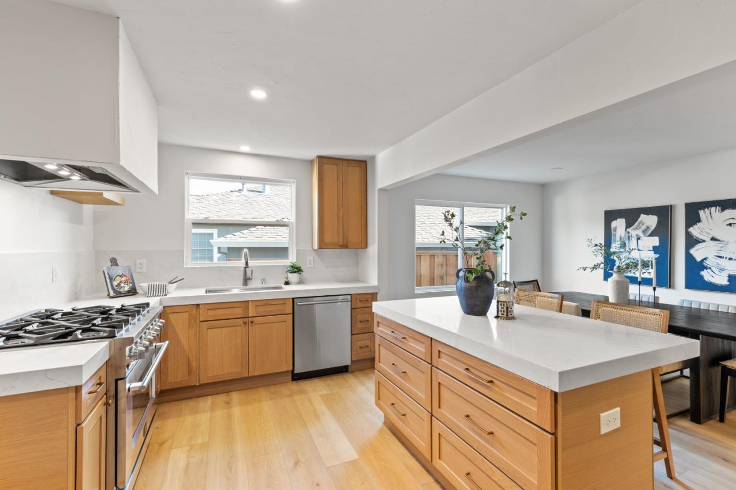 Detail Gallery Image 13 of 27 For 308 Cedar St, San Carlos,  CA 94070 - 4 Beds | 2 Baths