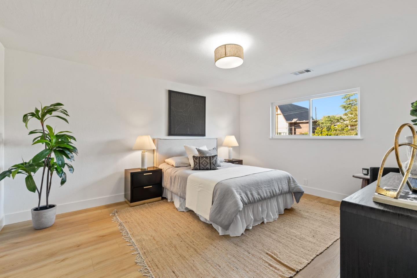 Detail Gallery Image 18 of 27 For 308 Cedar St, San Carlos,  CA 94070 - 4 Beds | 2 Baths