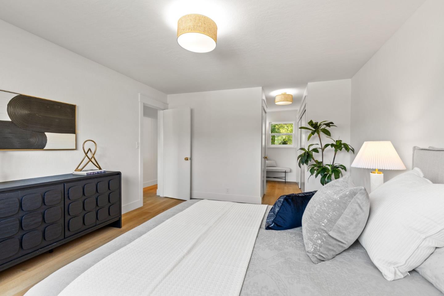 Detail Gallery Image 19 of 27 For 308 Cedar St, San Carlos,  CA 94070 - 4 Beds | 2 Baths