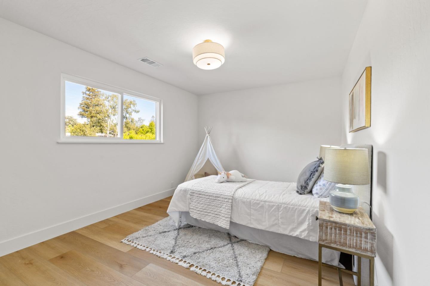 Detail Gallery Image 20 of 27 For 308 Cedar St, San Carlos,  CA 94070 - 4 Beds | 2 Baths