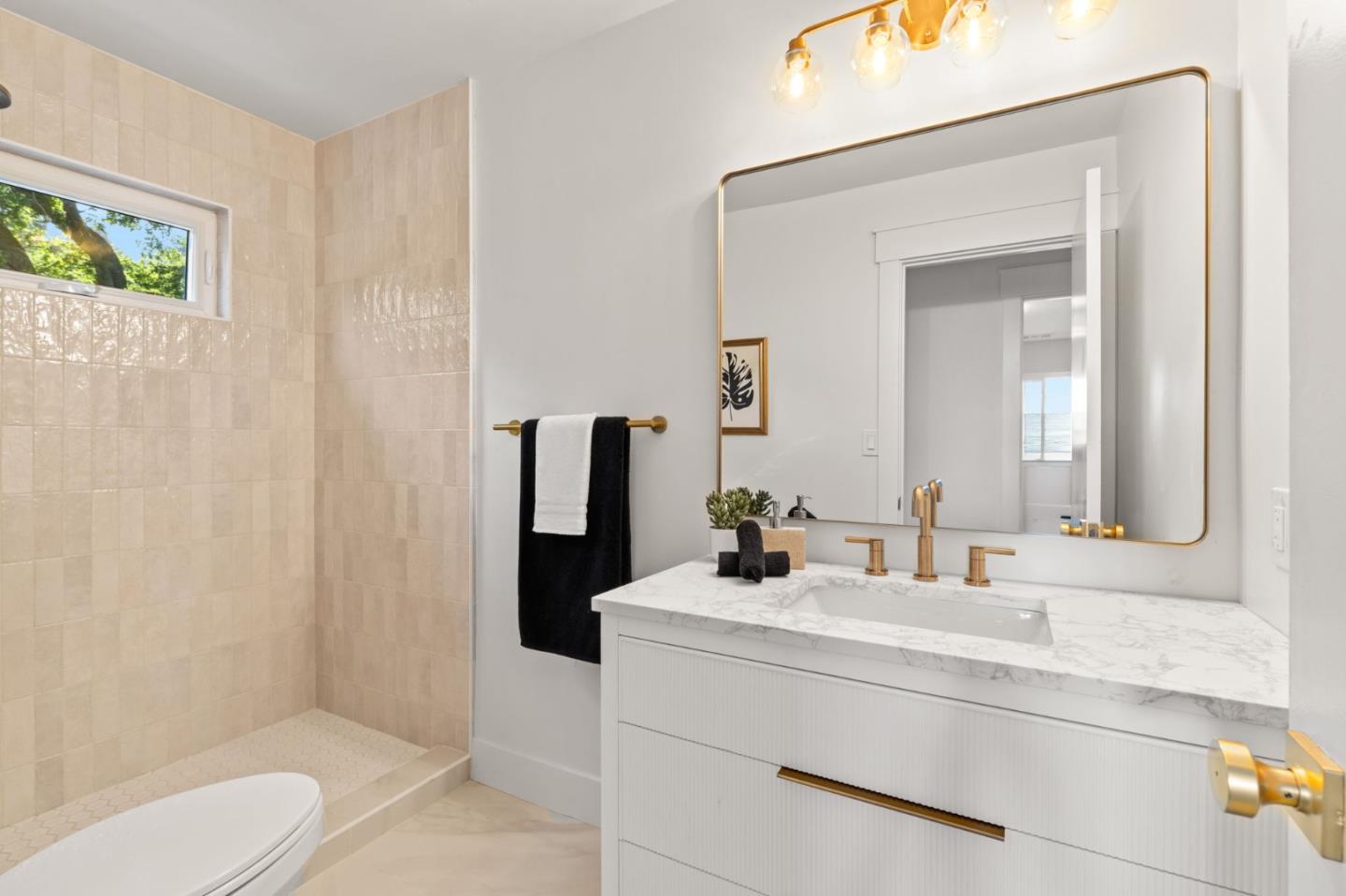 Detail Gallery Image 22 of 27 For 308 Cedar St, San Carlos,  CA 94070 - 4 Beds | 2 Baths
