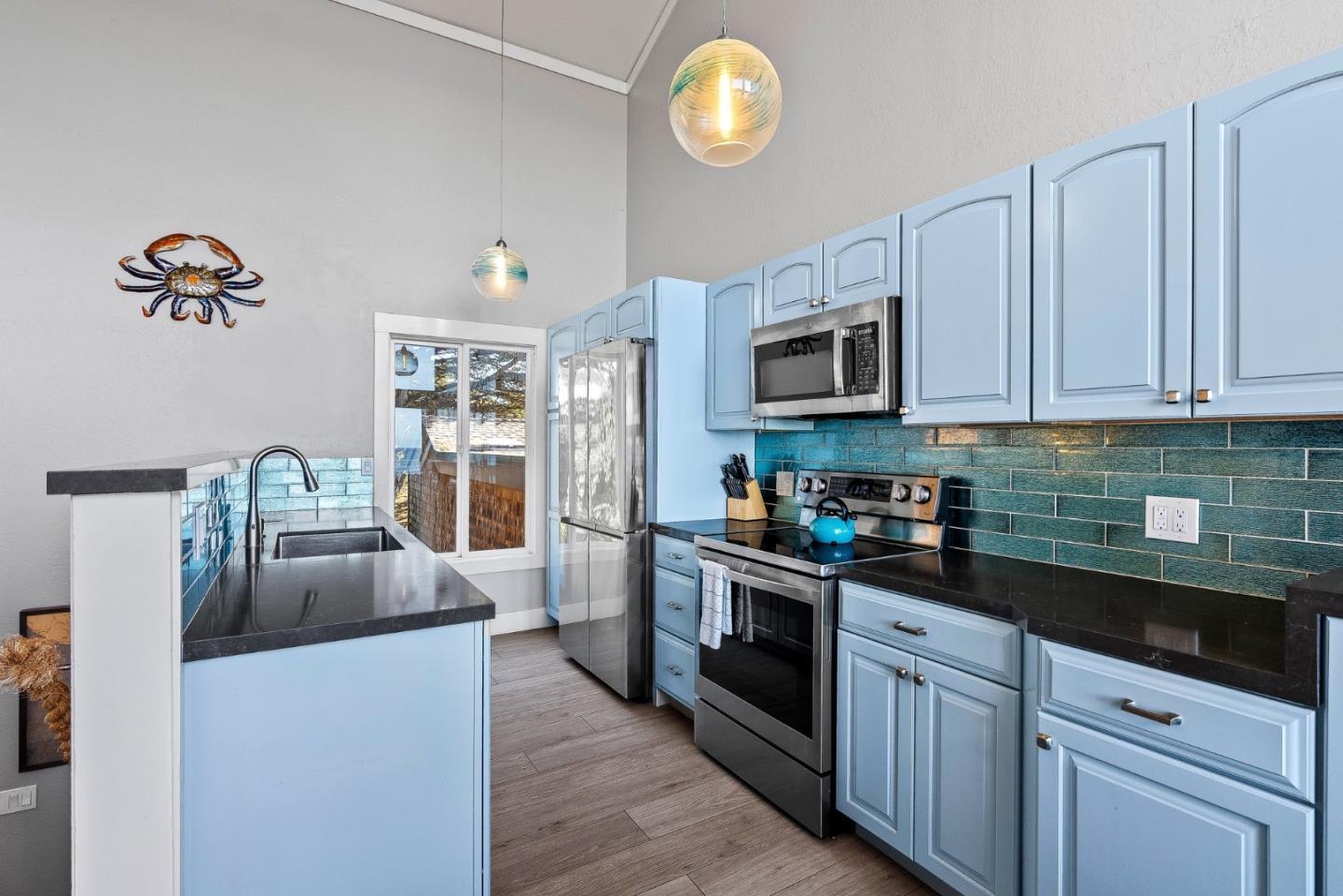 Detail Gallery Image 13 of 47 For 116 Monterey Dunes Way, Moss Landing,  CA 95039 - 3 Beds | 3 Baths