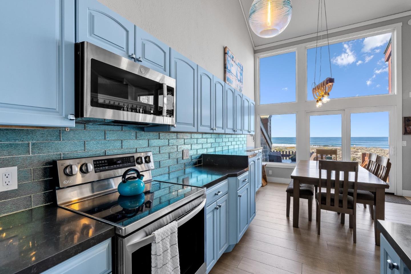 Detail Gallery Image 7 of 47 For 116 Monterey Dunes Way, Moss Landing,  CA 95039 - 3 Beds | 3 Baths