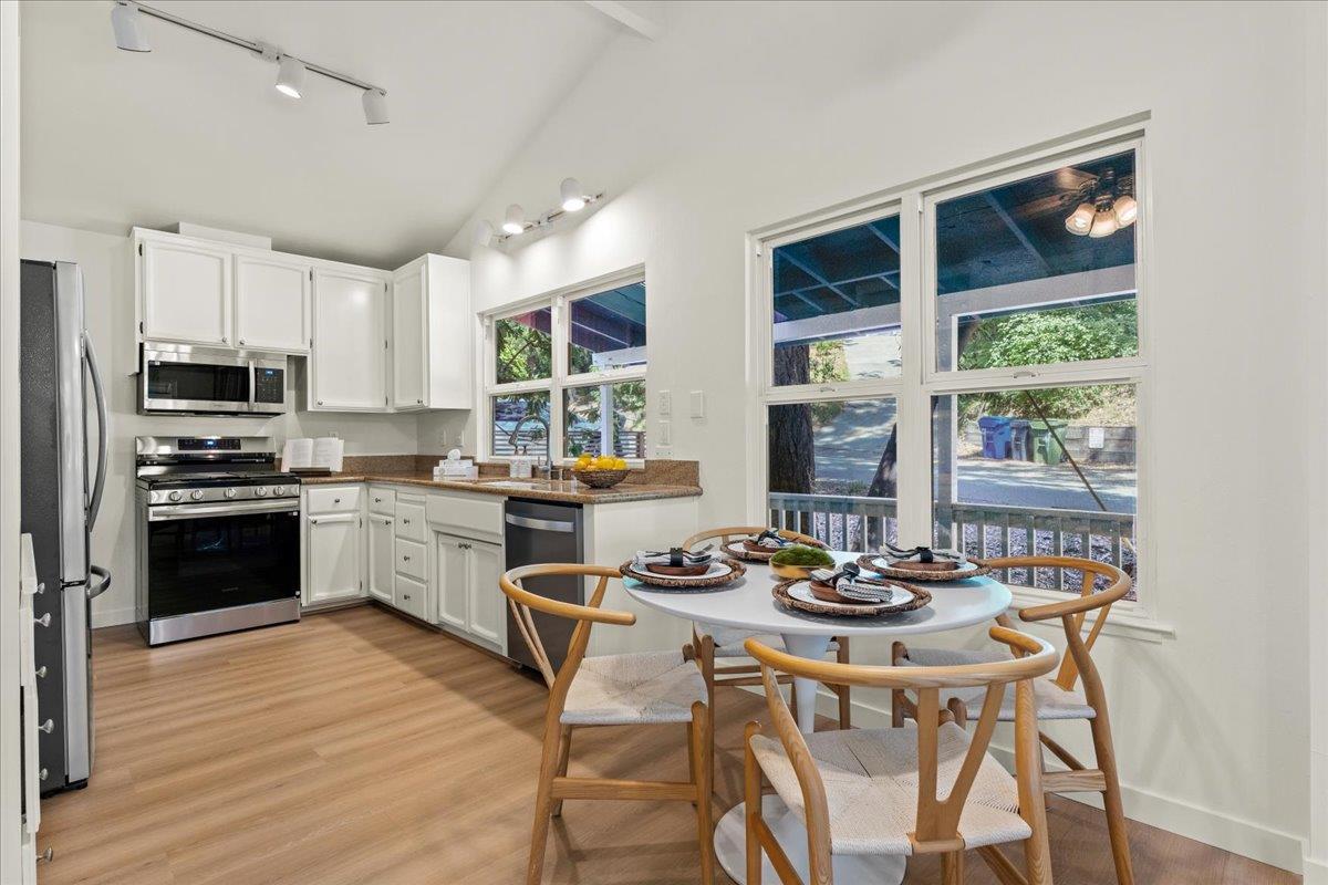 Detail Gallery Image 10 of 24 For 12 Summit Ave, Felton,  CA 95018 - 3 Beds | 2 Baths