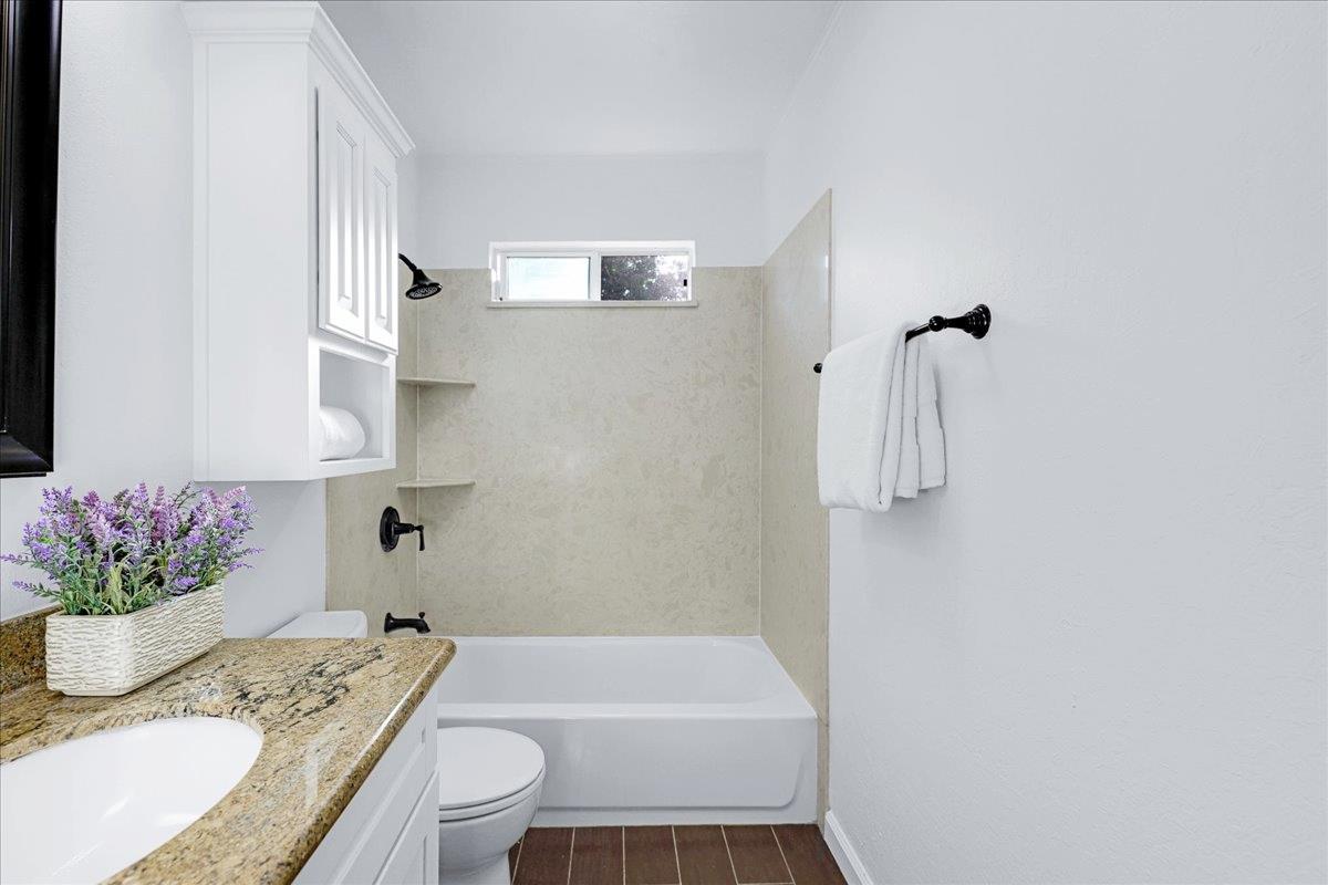 Detail Gallery Image 20 of 37 For 636 Hamann Dr, San Jose,  CA 95117 - 3 Beds | 2 Baths