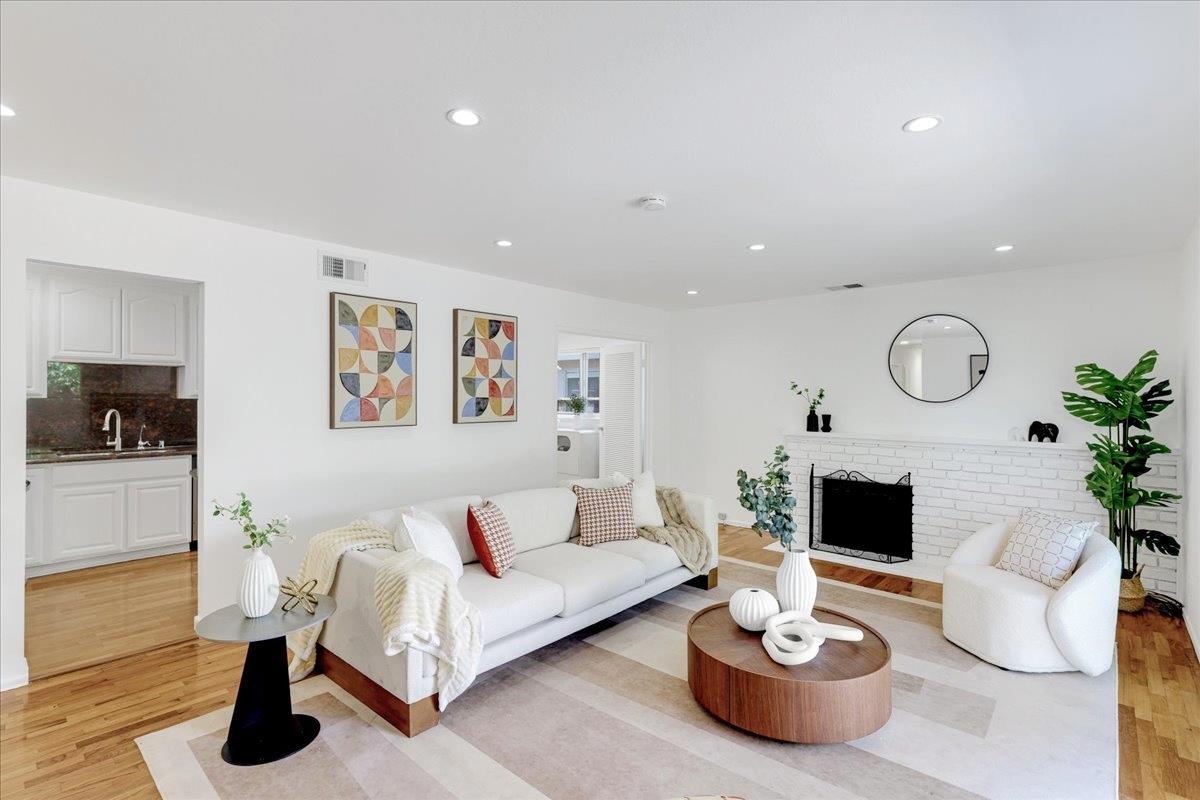 Detail Gallery Image 3 of 37 For 636 Hamann Dr, San Jose,  CA 95117 - 3 Beds | 2 Baths