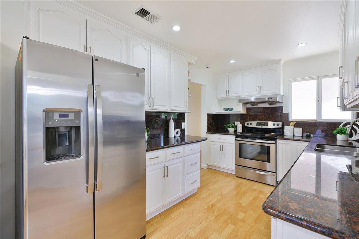 Detail Gallery Image 7 of 37 For 636 Hamann Dr, San Jose,  CA 95117 - 3 Beds | 2 Baths