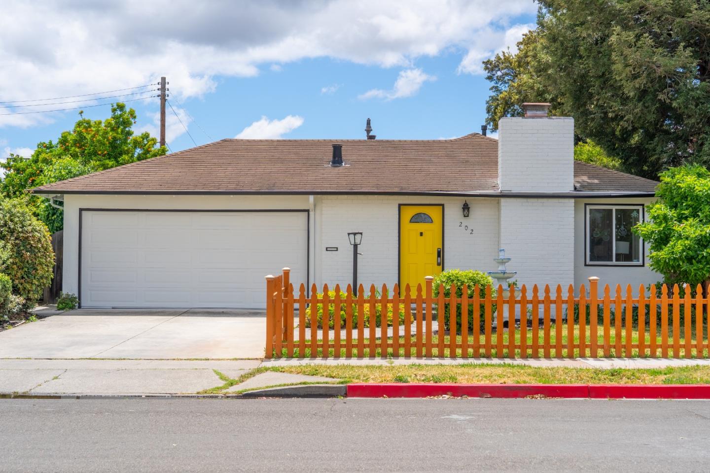 Detail Gallery Image 1 of 44 For 202 E Hemlock Ave, Sunnyvale,  CA 94085 - 3 Beds | 2 Baths