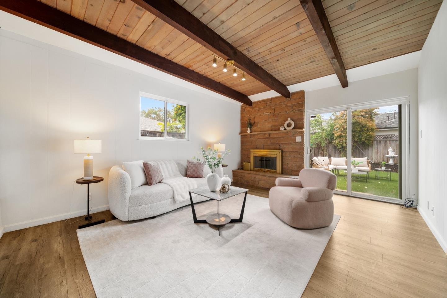 Detail Gallery Image 11 of 44 For 202 E Hemlock Ave, Sunnyvale,  CA 94085 - 3 Beds | 2 Baths