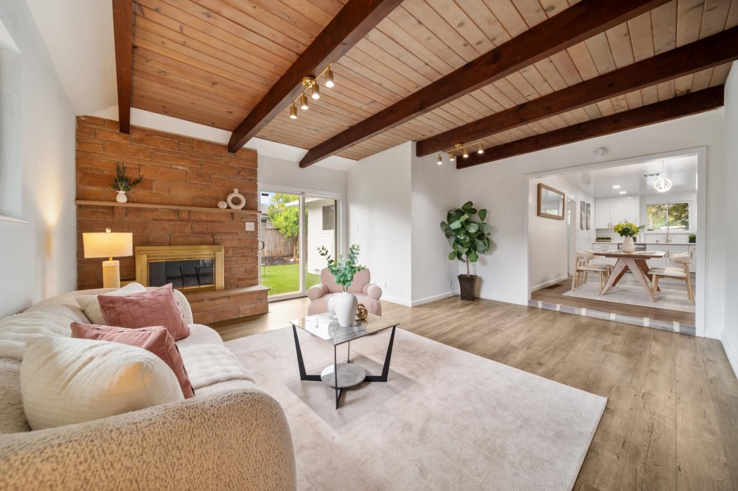 Detail Gallery Image 12 of 44 For 202 E Hemlock Ave, Sunnyvale,  CA 94085 - 3 Beds | 2 Baths