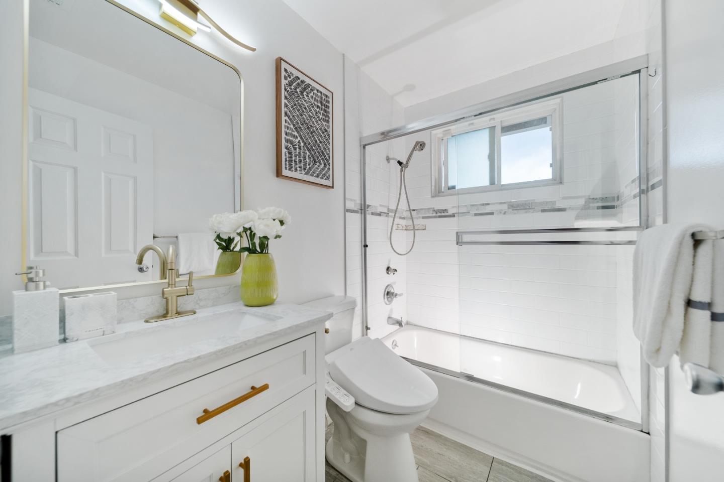 Detail Gallery Image 13 of 44 For 202 E Hemlock Ave, Sunnyvale,  CA 94085 - 3 Beds | 2 Baths