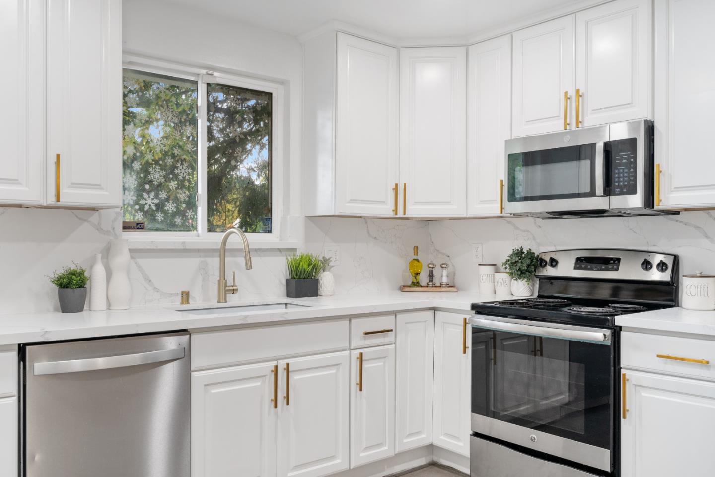 Detail Gallery Image 26 of 44 For 202 E Hemlock Ave, Sunnyvale,  CA 94085 - 3 Beds | 2 Baths